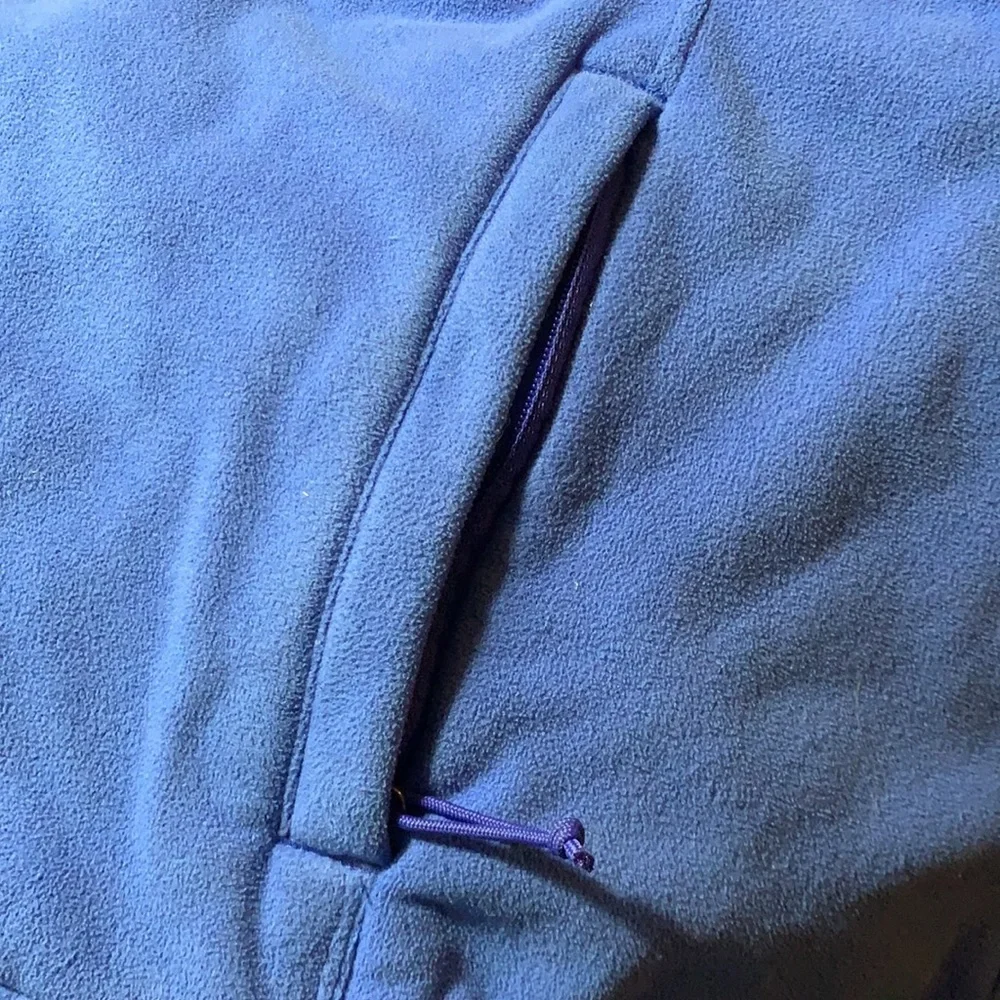 North Face Women’s Jacket. Fluffy inside. Soft and cuddly. Size large. - Picture 9 of 9